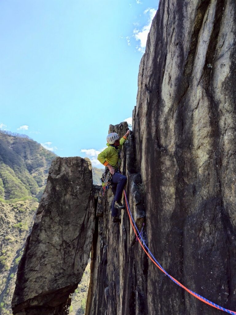 足尾 松木沢ジャンダルム 天狗岩ダイレクト 直上 三段チムニー│栃木県