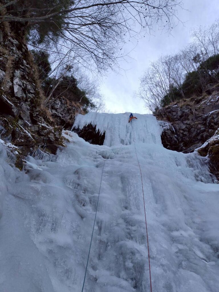 八ヶ岳 南沢大滝│栃木県宇都宮市の社会人山岳会 グループ・ド・ミソジ